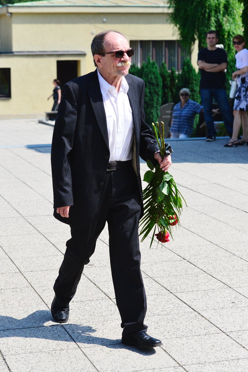 Květinu kamarádovi Kašparovi donesl také skladatel Jaroslav Uhlíř