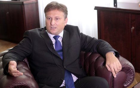 Ministr spravedlnosti Jan Kněžínek chce pomoct pracujícím dlužníkům.