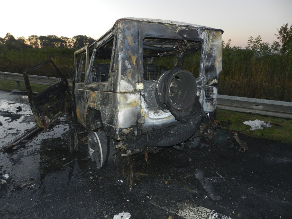 Při tragické srážce vozu značky Mercedes a náklaďáku zemřeli oba řidiči. 