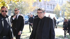Pohřeb Jana Kočky (†28) ONLINE: Průvod se stovkami lidí, uzavřená Praha a luxusní hrob