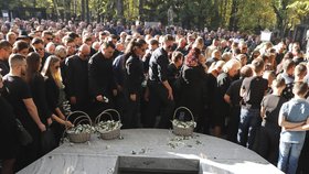 Poslední rozloučení s Janem Kočkou. Jeho otec se rozplakal.