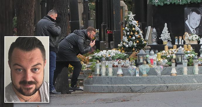 Jan Kočka st. poslal na hrob svého syna vzdušný polibek.