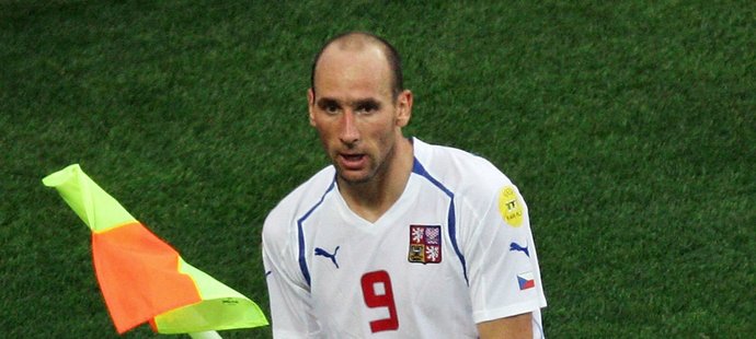 Jan Koller a jeho slavná oslava gólu ve čtvrtfinále proti Dánsku na EURO 2004.