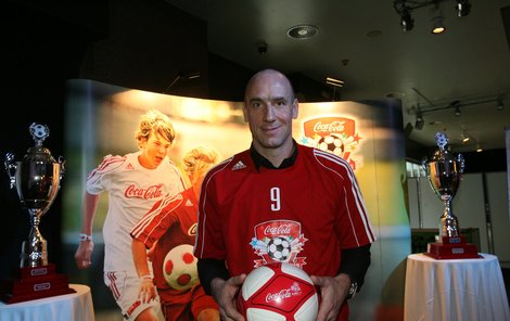 Fotbalista a hokejista Jan Koller zahájil 10. ročník Coca-Cola Školského poháru.
