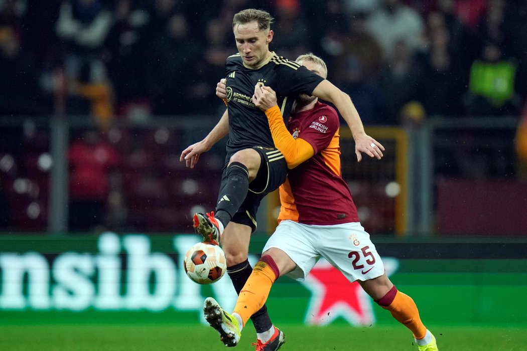 V prvním zápase proti Galatasarayi  si Kuchta připsal gól