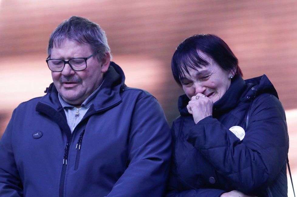 Rodiče zavražděného novináře Jána Kuciaka Jozef Kuciak a Jana Kuciaková vystoupili na vzpomínkovém shromáždění. (21.2.2020)