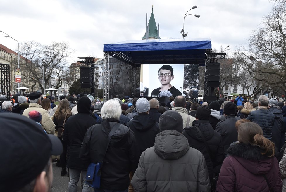 Bratislava si připomíná zavražděného novináře Jana Kuciaka s jeho snoubenkou (21.2.2020)