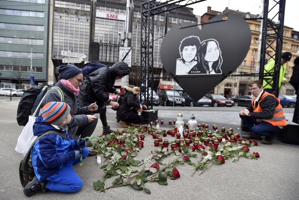 Bratislava si připomíná zavražděného novináře Jana Kuciaka s jeho snoubenkou (21.2.2020)