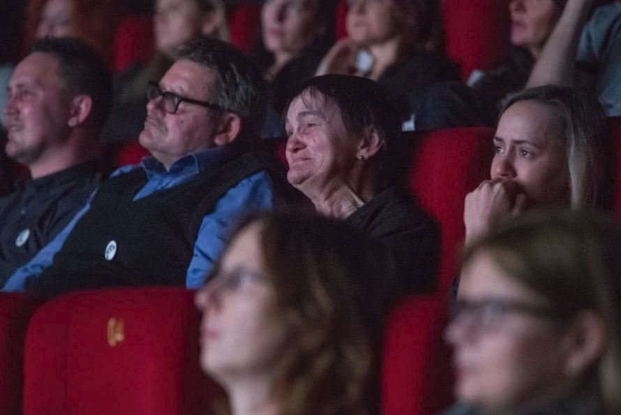 Rodiče Jána Kuciaka sledují premiéru filmu o svém synovi.