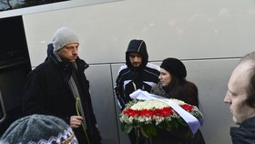 Na pohřeb Jána Kuciaka dorazily stovky lidí.