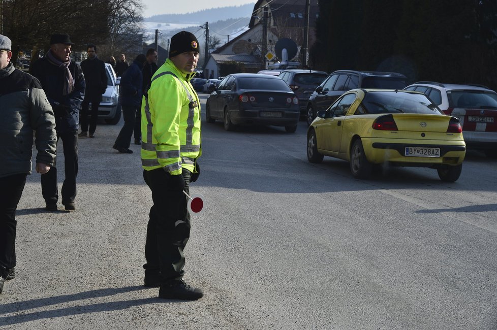 Policie na pohřbu Jána Kuciaka (†27)