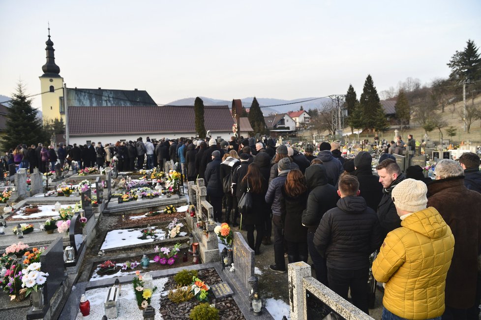 Pohřeb Jána Kuciaka (†27) ve slovenském Štiavniku.