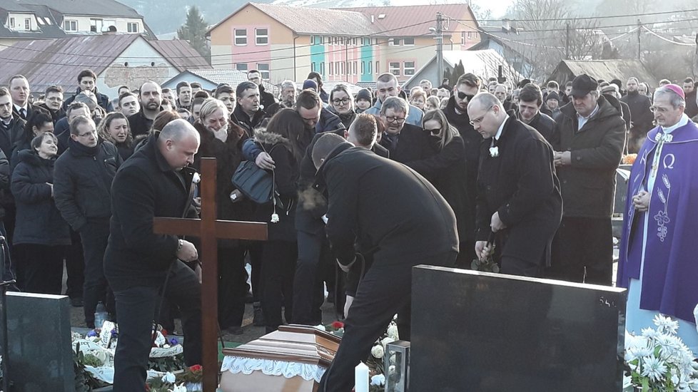 Pohřeb Jána Kuciaka (†27) ve slovenském Štiavniku.