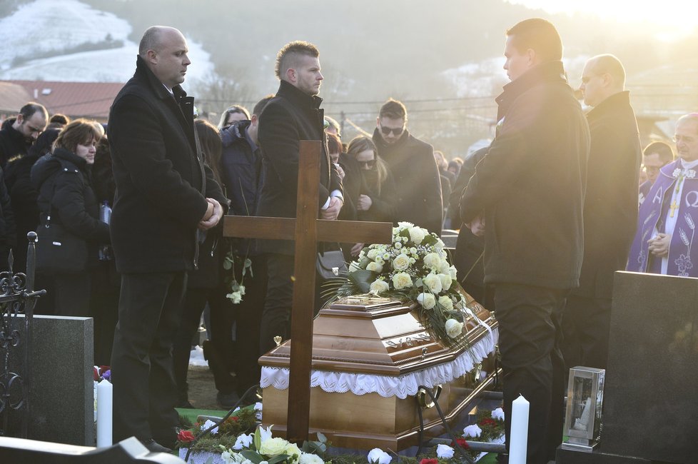 Zavražděného novináře Jána Kuciaka uložili k věčnému odpočinku. (3.3.2018)