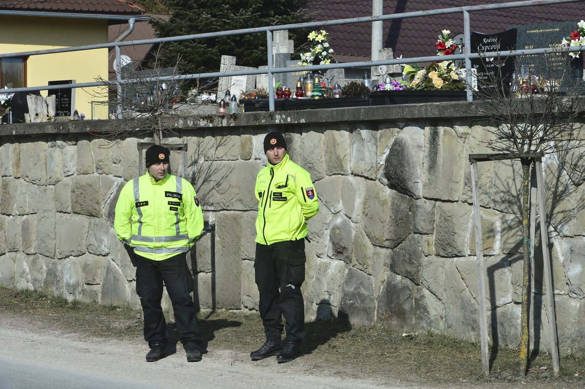 Policie na pohřbu Jána Kuciaka (†27)