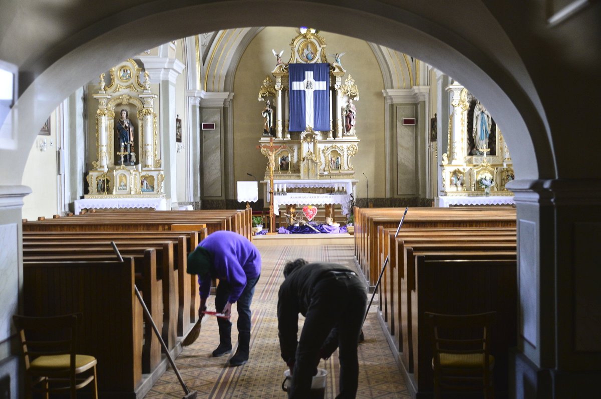 Přípravy na pohřeb Jána Kuciaka