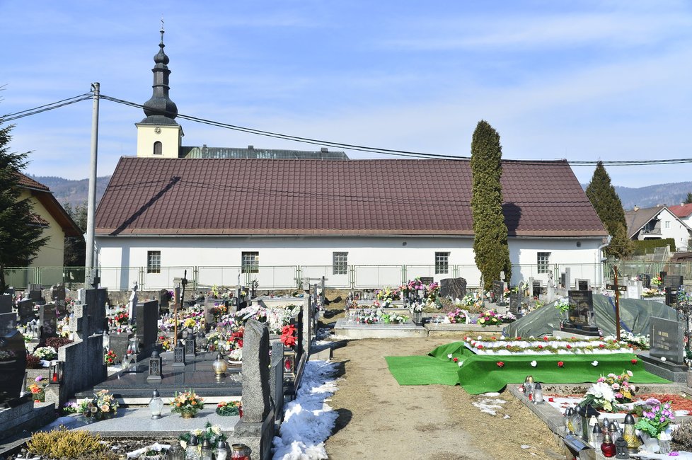 Pohřeb Jána Kuciaka (†27) ve slovenském Štiavniku