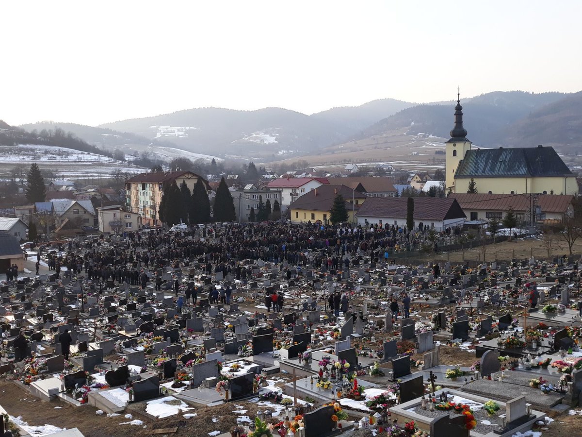 Pohřeb Jána Kuciaka (†27) ve slovenském Štiavniku.