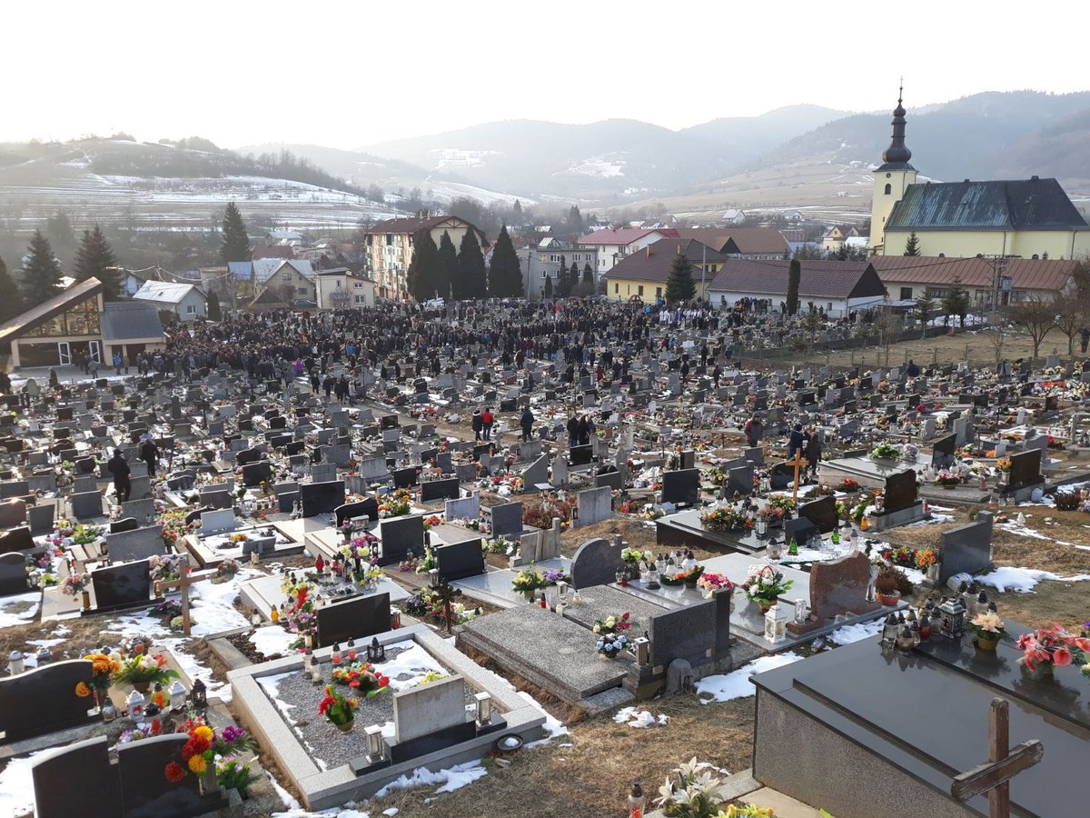 Pohřeb Jána Kuciaka (†27) ve slovenském Štiavniku. 