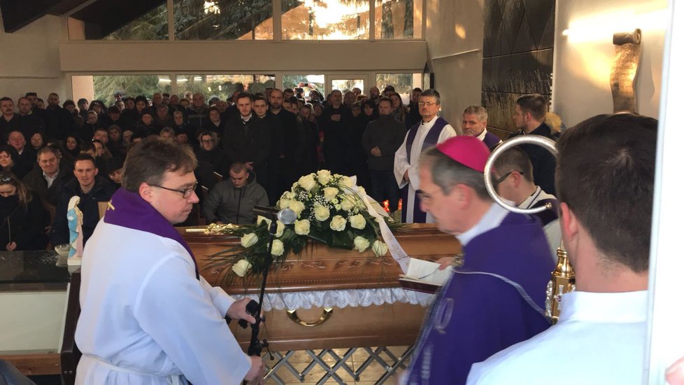 Pohřeb Jána Kuciaka (†27) ve slovenském Štiavniku.