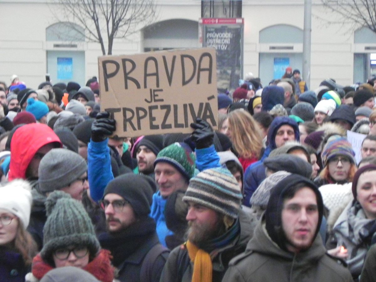 Brnem prošel smuteční pochod na počest zavražděných snoubenců Kuciaka a Kušnírové.