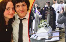 Pohřbili zastřelenou snoubenku novináře Kuciaka (†27): Dojemné loučení nad bílou rakví 