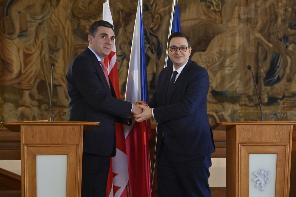 Ministři zahraničních věcí ČR Jan Lipavský a Gruzie Ilja Darčiašvili po společném jednání (14. 4. 2022)