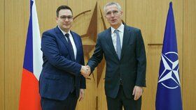 Ministr zahraničí Jan Lipavský (Piráti) a šéf NATO Jens Stoltenberg (27.3.2023)