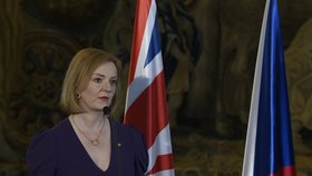 Ministři zahraničí ČR a Británie Jan Lipavský a Liz Trussová vystoupili na tiskové konferenci po společném jednání, 27. května 2022.