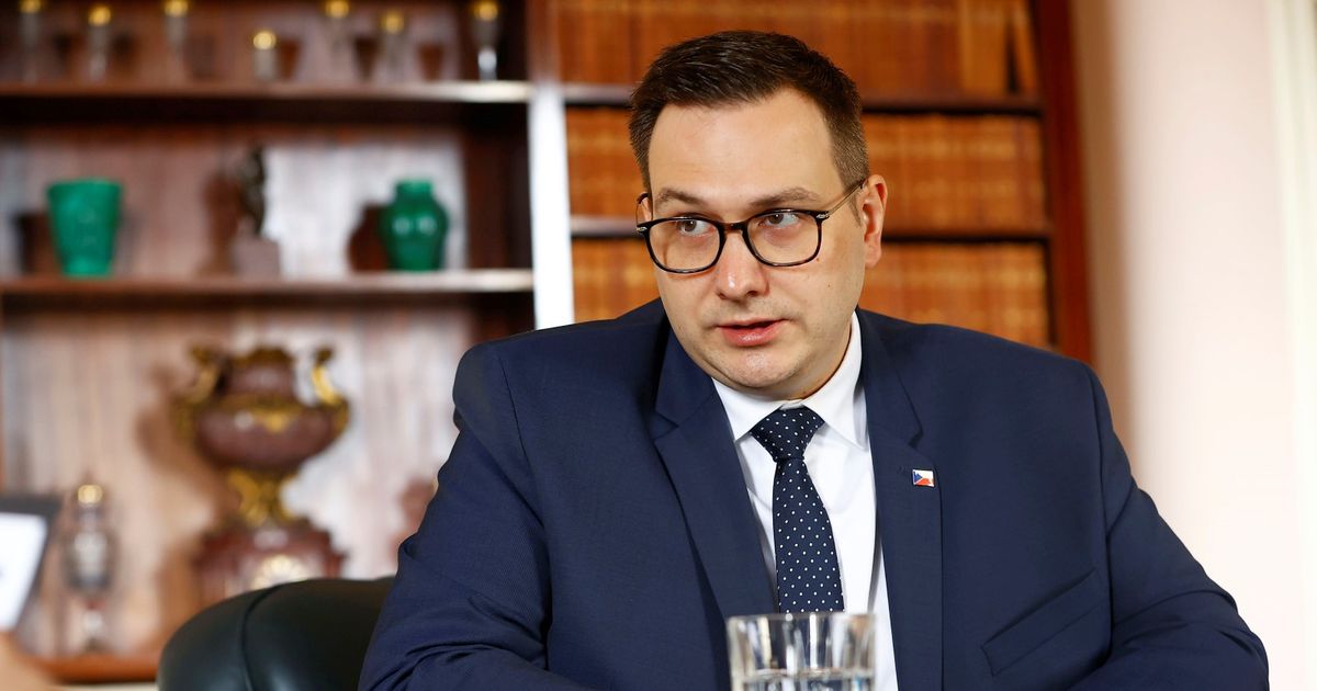 „Batole s plamenometem a hloupé řeči!“ Do Macinky se zostra pustil Lipavský