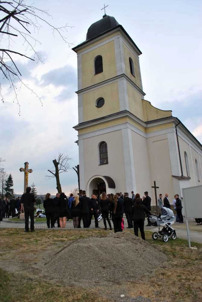 Pohřeb byl velmi smutný.