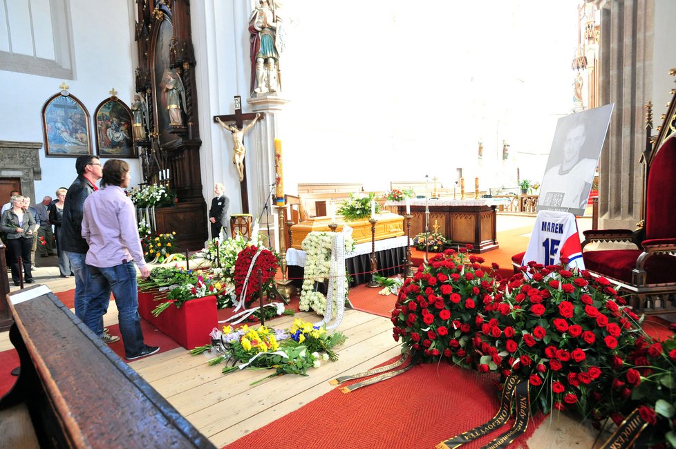 S Janem Markem se chodí do jindřichohradeckého kostela loučit stovky lidí