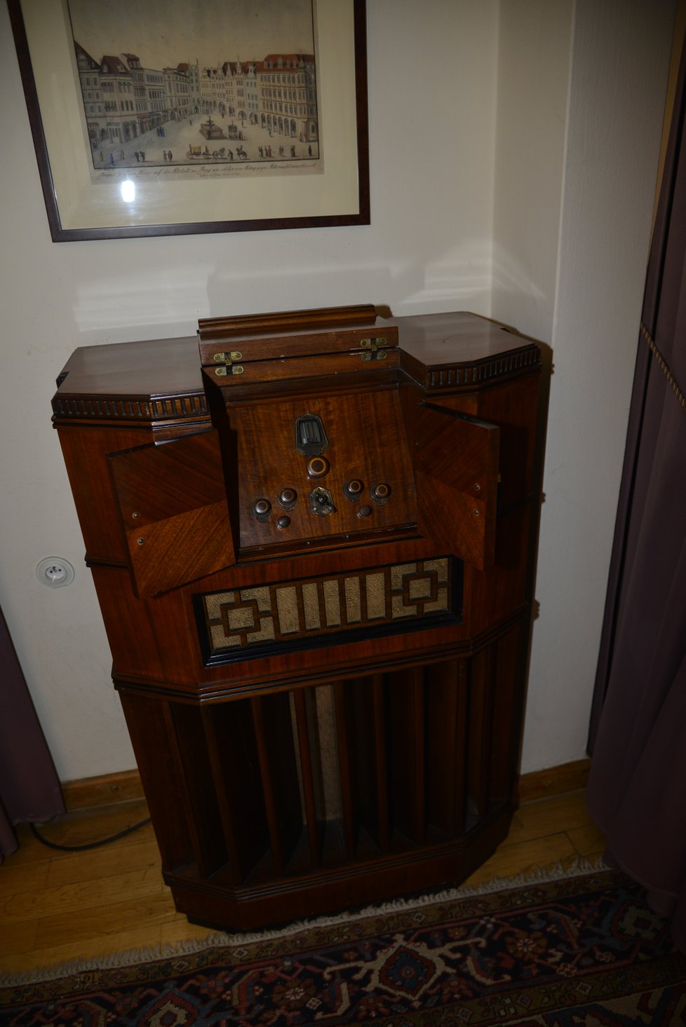 Masarykovo rádio z roku 1932. Prý je stále funkční.