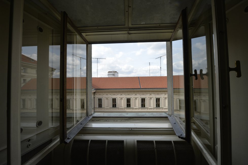 Z tohoto okna byl zřejmě Masaryk vystrčen. Co se přesně stalo, se dosud neví.