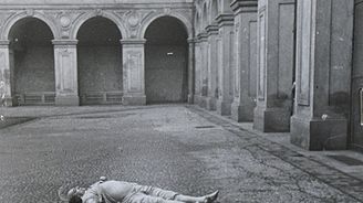 Fotografie, z nichž mrazí: Archiv vydal unikátní snímky, které ukazují smrt Jana Masaryka 