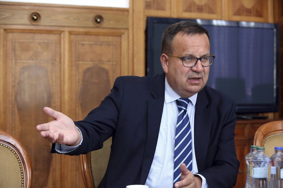 Ministr průmyslu a obchodu Jan Mládek (ČSSD) při rozhovoru pro Blesk