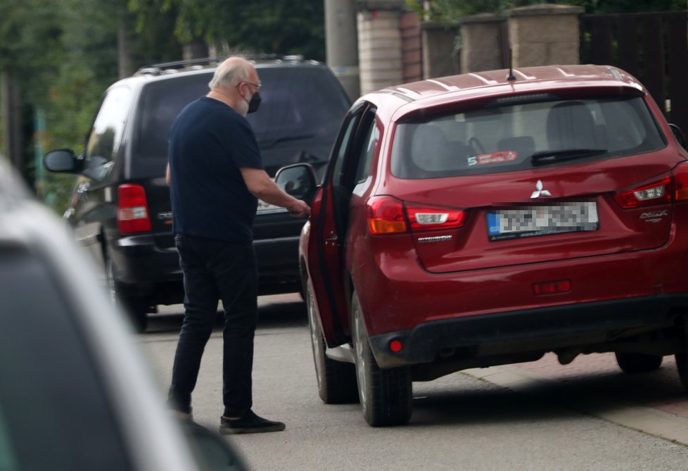 Jan Nedvěd venku čtyři dny po smrti bratra Františka