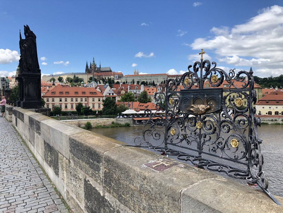 Památka na sv. Jana Nepomuckého na Karlově mostě