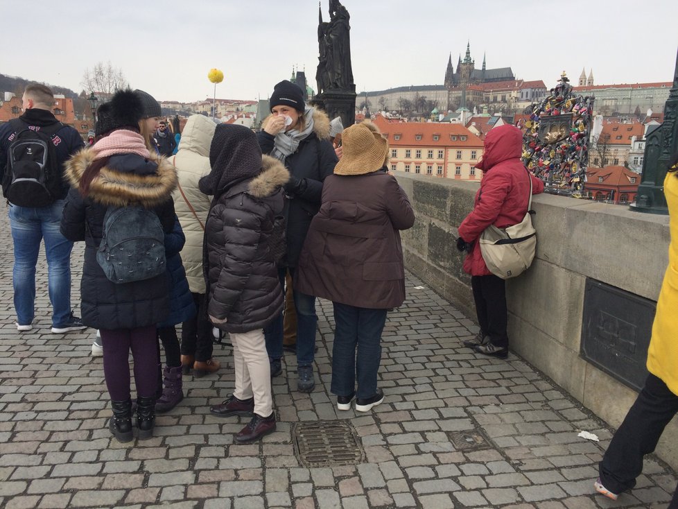 Na místě údajného svržení Jana Nepomuckého vzniklo pietní místo, které je doteď hojně navštěvováno turisty.