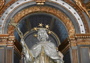 Zpodobnění Jana Nepomuckého v jemu zasvěceném kostele v Nepomuku.