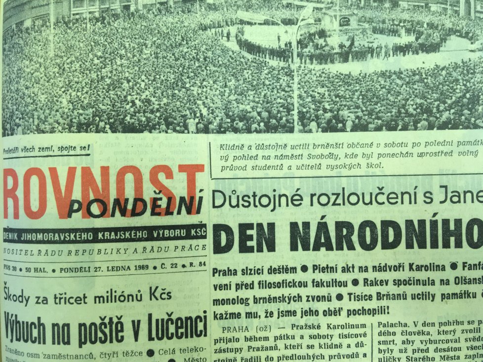 Na náměstí Svobody se v sobotu 25.ledna 1969 na smuteční tryzně za Jana Palacha shromáždily desítky tisíc Brňanů.