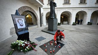 Cyril Höschl: Kam až můžeme zajít v mesalianci s totalitou, abychom se mohli podívat dětem do očí?