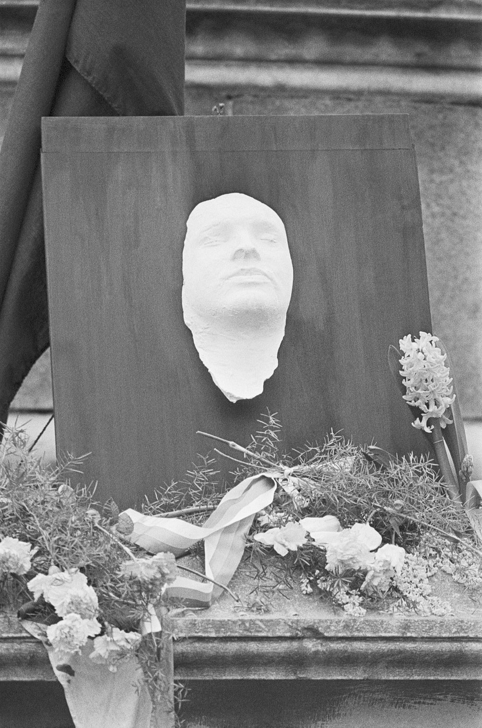 Posmrtná maska Palacha, kterou vyhotovil sochař Olbram Zoubek.