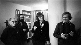 Jan Patočka mladší s Františkem Kriegelem, Jiřím Němcem a Václavem Havlem na Sázavě u Pavla Kohouta v roce 1977