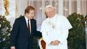 Papež Jan Pavel II. při návštěvě Československa v roce 1990