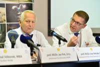 Kauza IKEM jako „horký brambor“: Policie stále prověřuje trestní oznámení Šlachty!