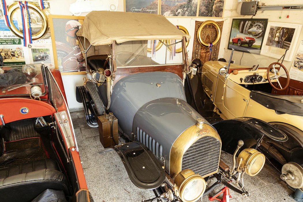 „Nejradši mám asi Bébé Peugeot, což je Bugatti 19 z roku 1913, které jsem sehnal až v Portugalsku,“ říká Jan Pirk