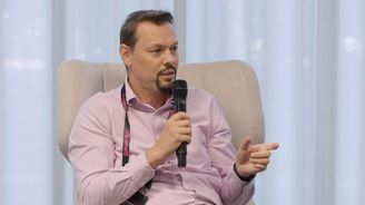 Jan Piskač: Když máte toxickou rodinu, je v pořádku ji odříznout. Úcta a respekt se musí zasloužit Jan Piskač: Když máte toxickou rodinu, je v pořádku ji odříznout. Úcta a respekt se musí zasloužit