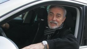 Moderátor Rosák v ohrožení života: Infarkt za volantem!