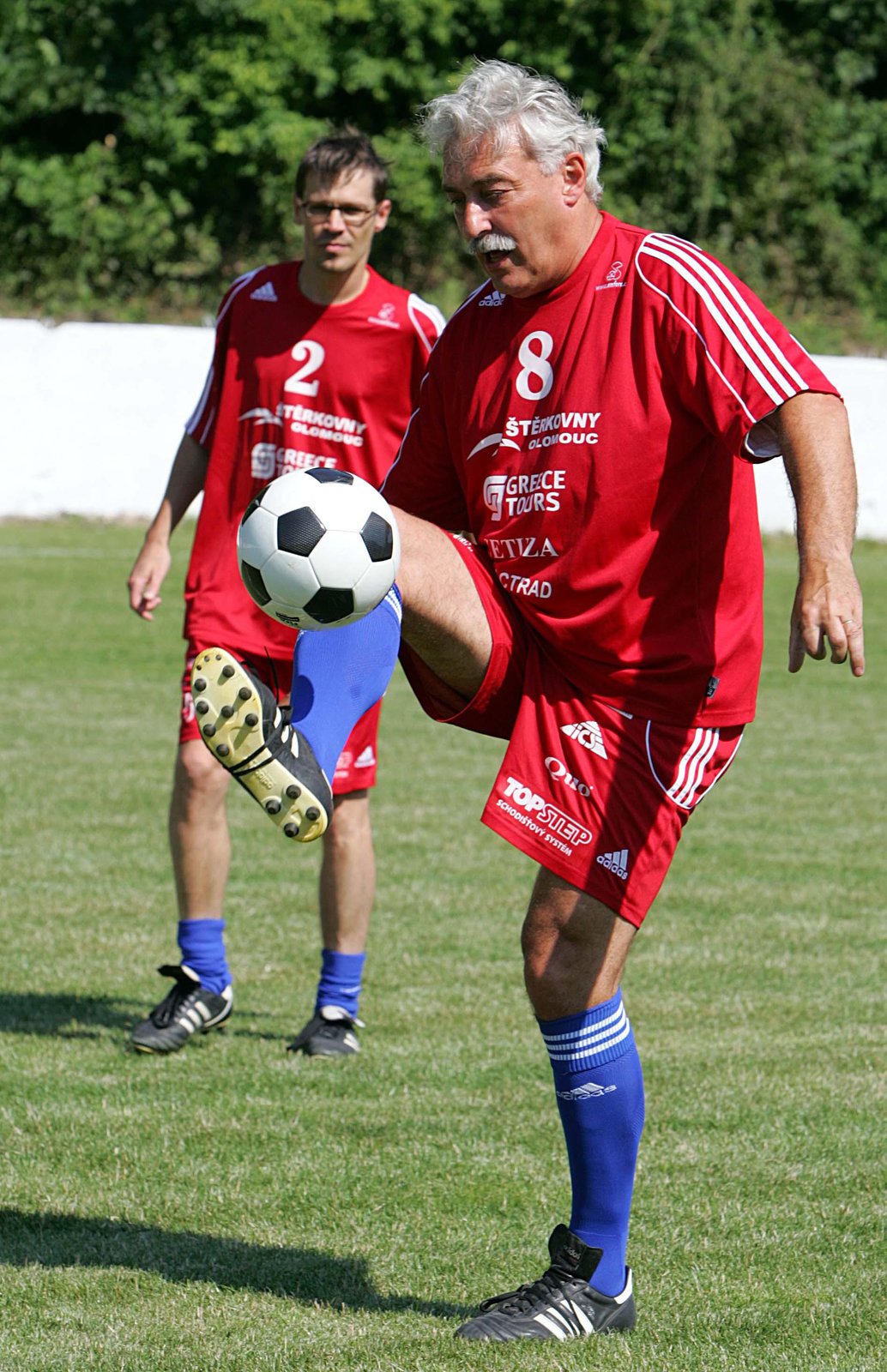 Rosák je vášnivý sportovec, kromě fotbalu holduje také tenisu a golfu.